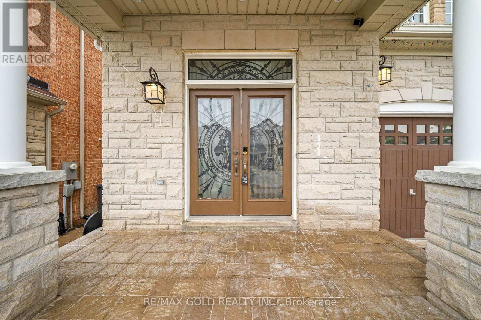 155 Bellchase Trail, Brampton, Ontario  L6P 3N2 - Photo 3 - W13755532