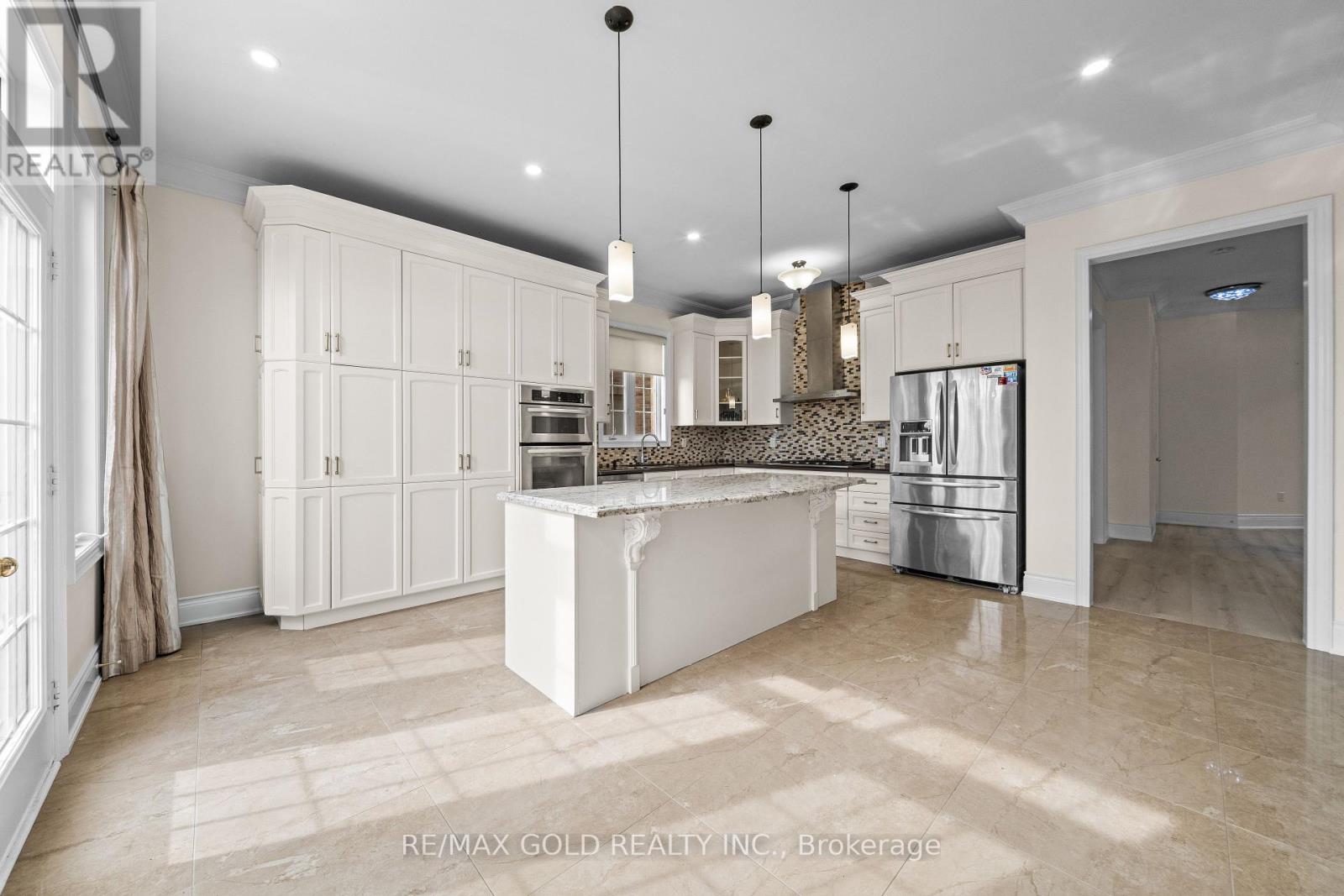 155 Bellchase Trail, Brampton, Ontario  L6P 3N2 - Photo 9 - W13755532