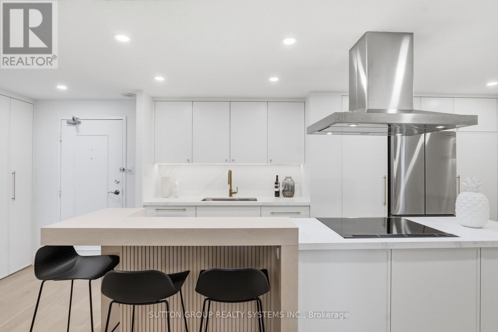 1504 - 812 Burnhamthorpe Road, Toronto, Ontario  M9C 4W1 - Photo 12 - W13755536