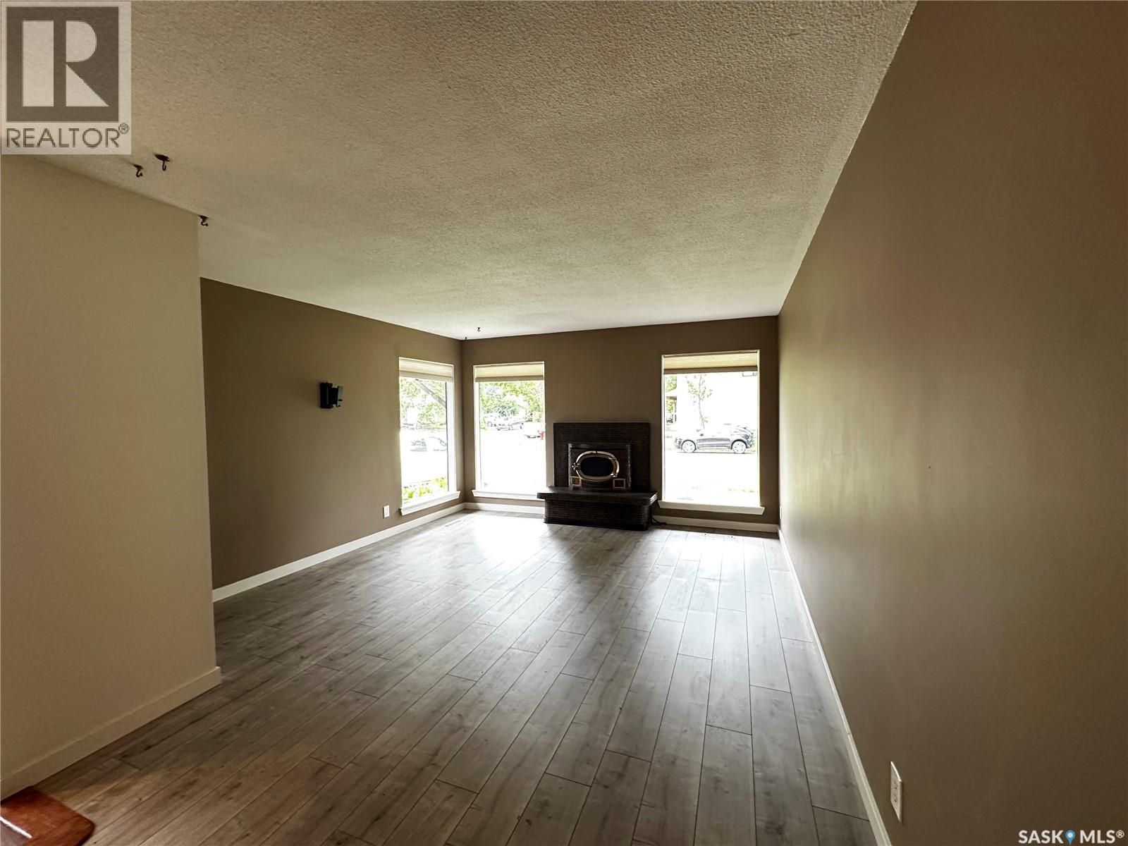 603 3rd Avenue Nw, Weyburn, Saskatchewan  S4H 1R2 - Photo 10 - SK047812
