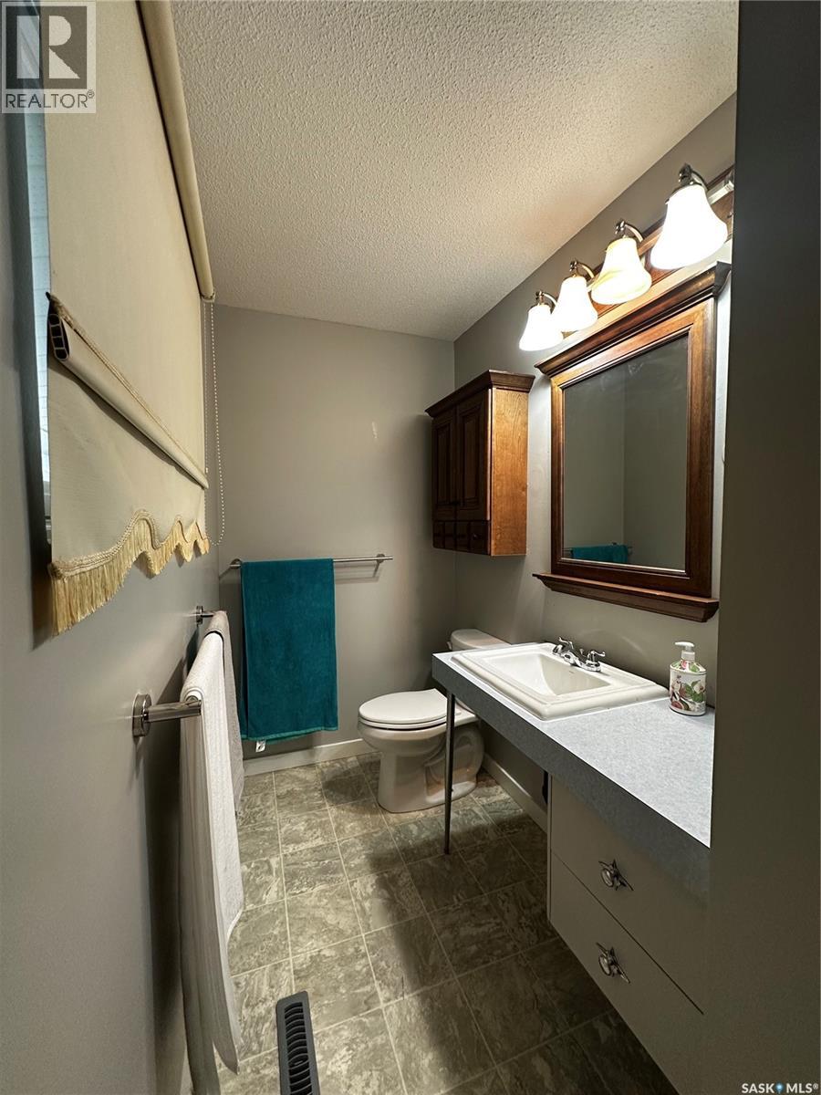 603 3rd Avenue Nw, Weyburn, Saskatchewan  S4H 1R2 - Photo 12 - SK047812