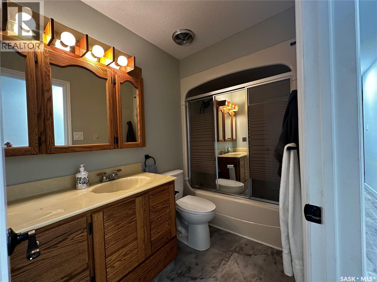 603 3rd Avenue Nw, Weyburn, Saskatchewan  S4H 1R2 - Photo 17 - SK047812