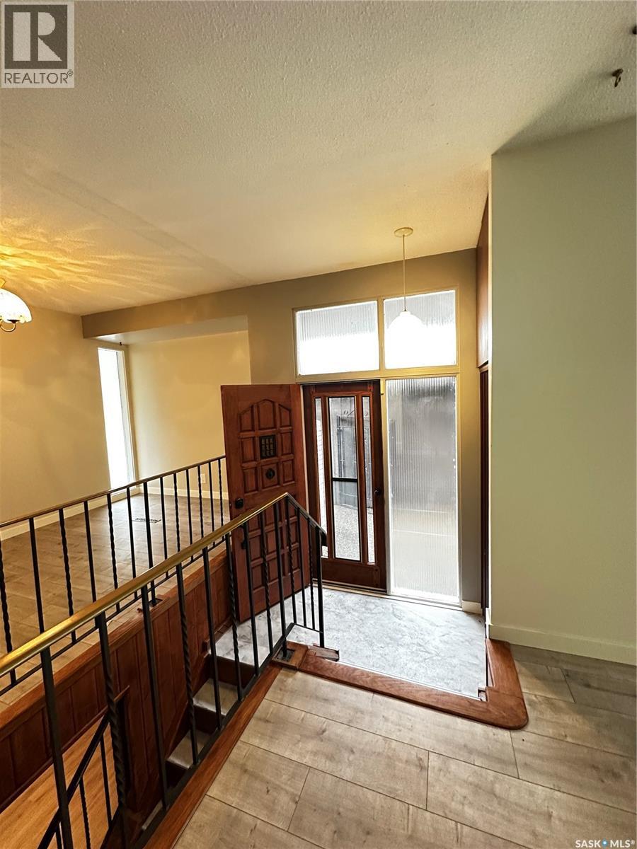 603 3rd Avenue Nw, Weyburn, Saskatchewan  S4H 1R2 - Photo 3 - SK047812