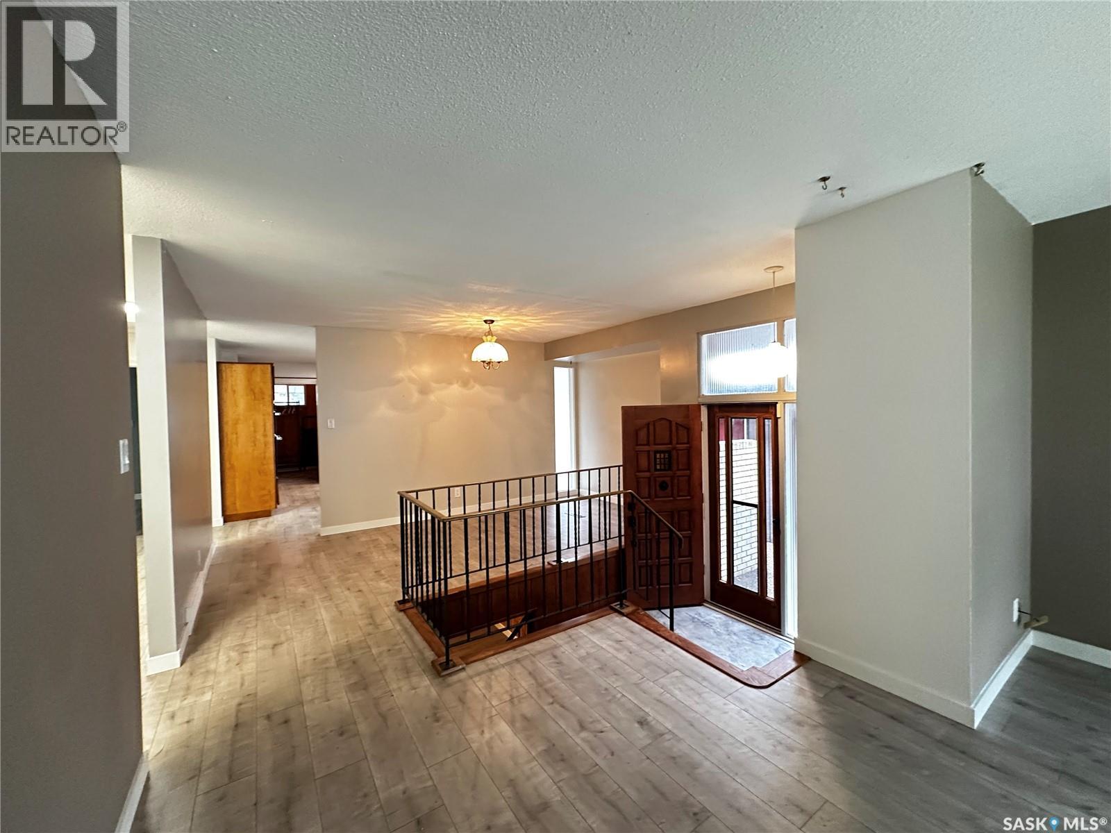 603 3rd Avenue Nw, Weyburn, Saskatchewan  S4H 1R2 - Photo 5 - SK047812