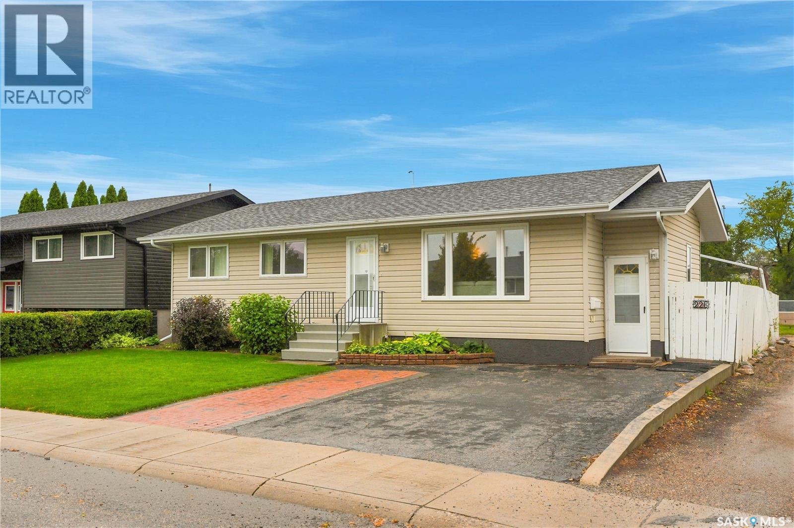 226 Dickey Crescent, Saskatoon, Saskatchewan  S7L 5N9 - Photo 2 - SK047728