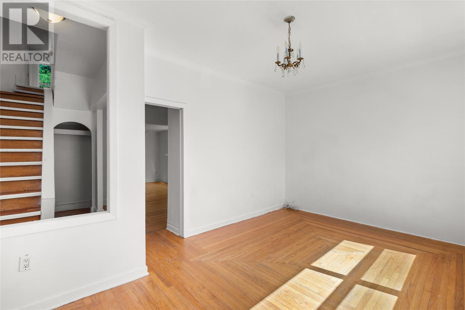 6 Franklyn Avenue, St. John's — photo 2
