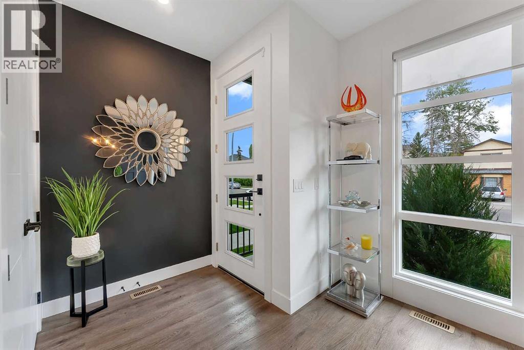 4516b 72 Street NW, Calgary, Alberta  T3B 2L4 - Photo 4 - A2343285