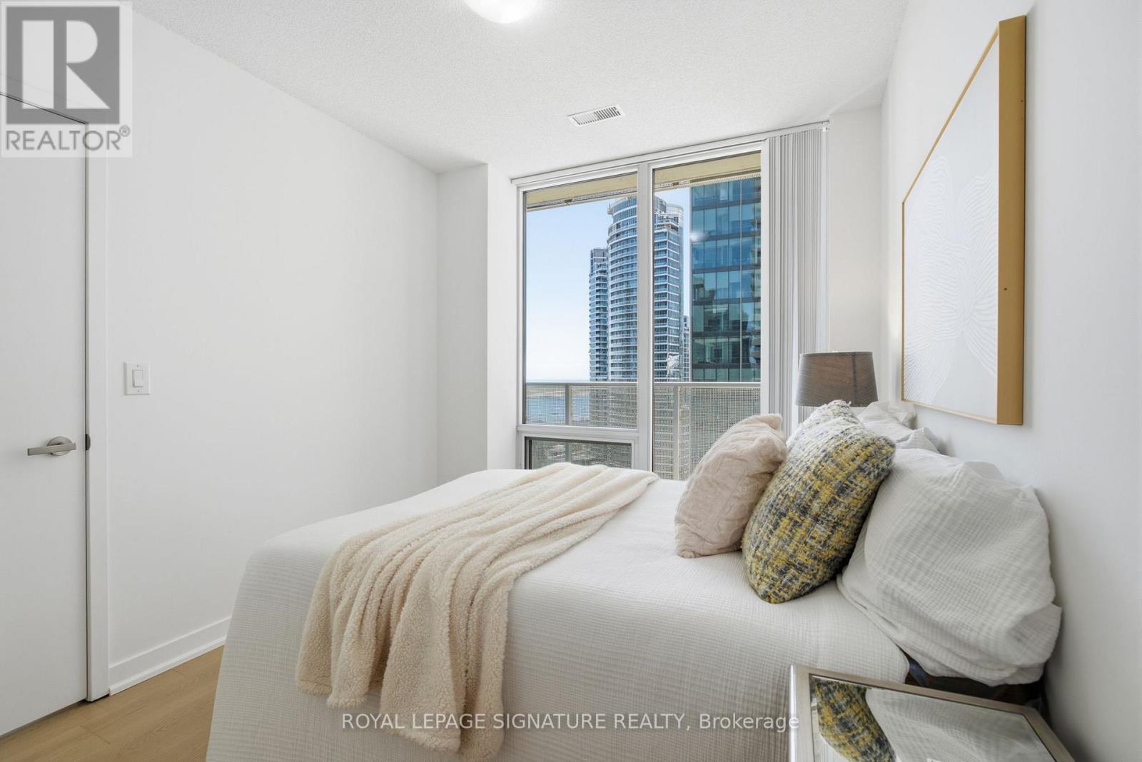 1710 - 88 Harbour Street, Toronto, Ontario  M5J 0C3 - Photo 17 - C13755680