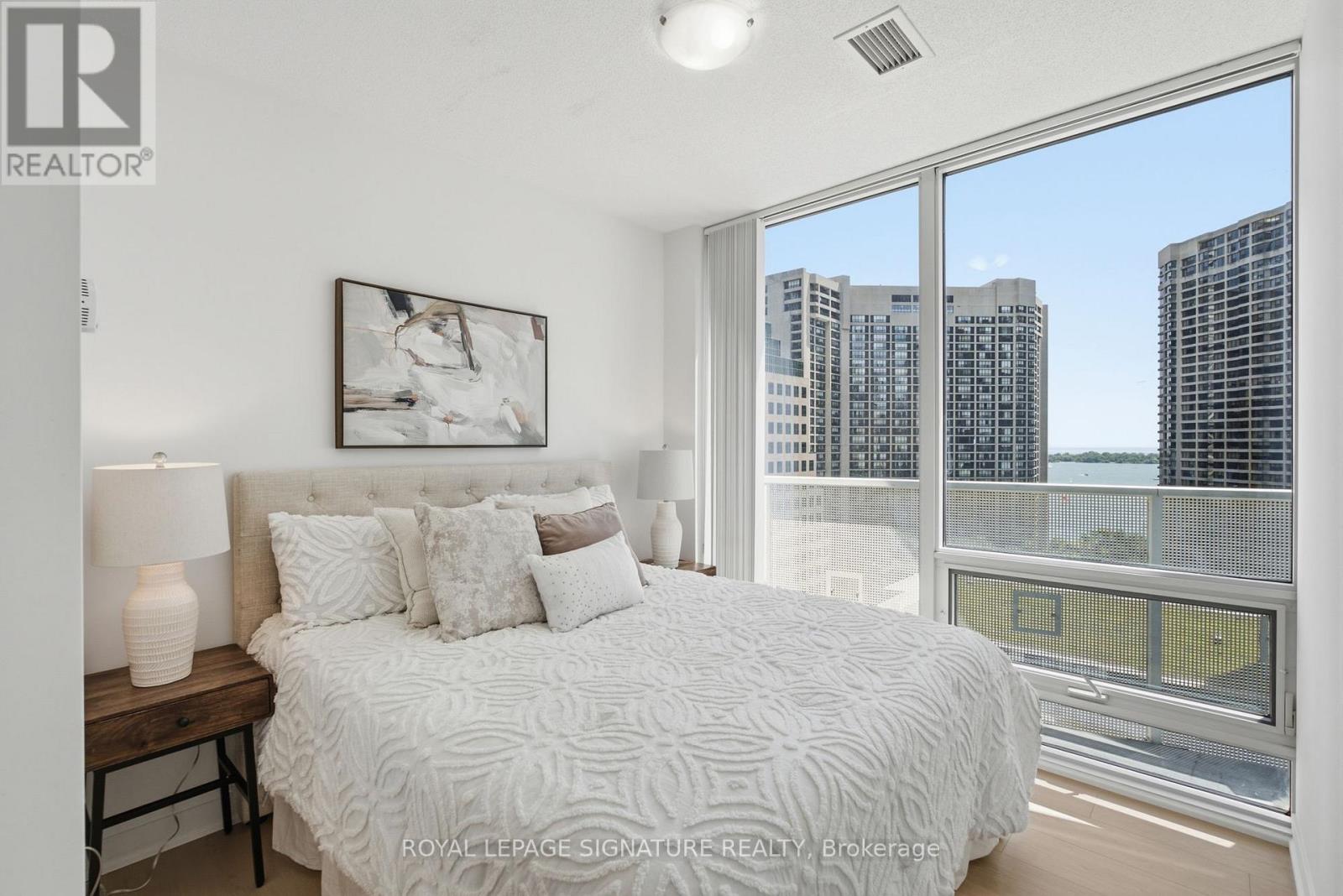 1710 - 88 Harbour Street, Toronto, Ontario  M5J 0C3 - Photo 20 - C13755680