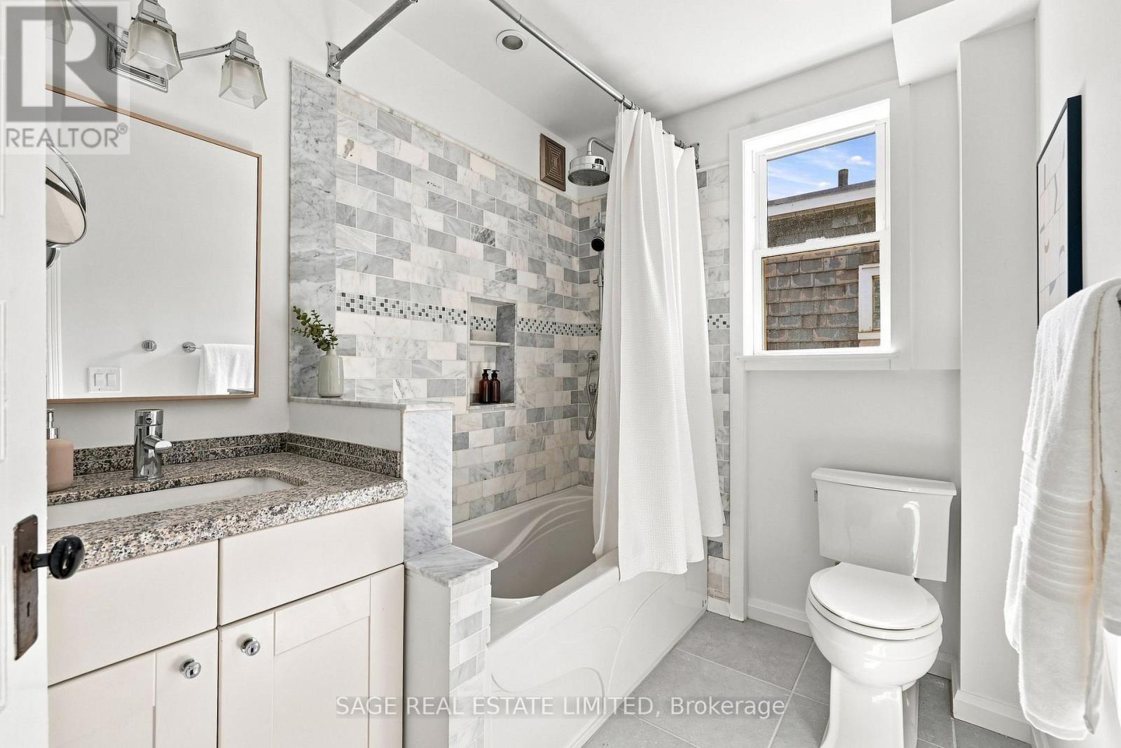 81 Woodfield Road, Toronto, Ontario  M4L 2W5 - Photo 20 - E13755710