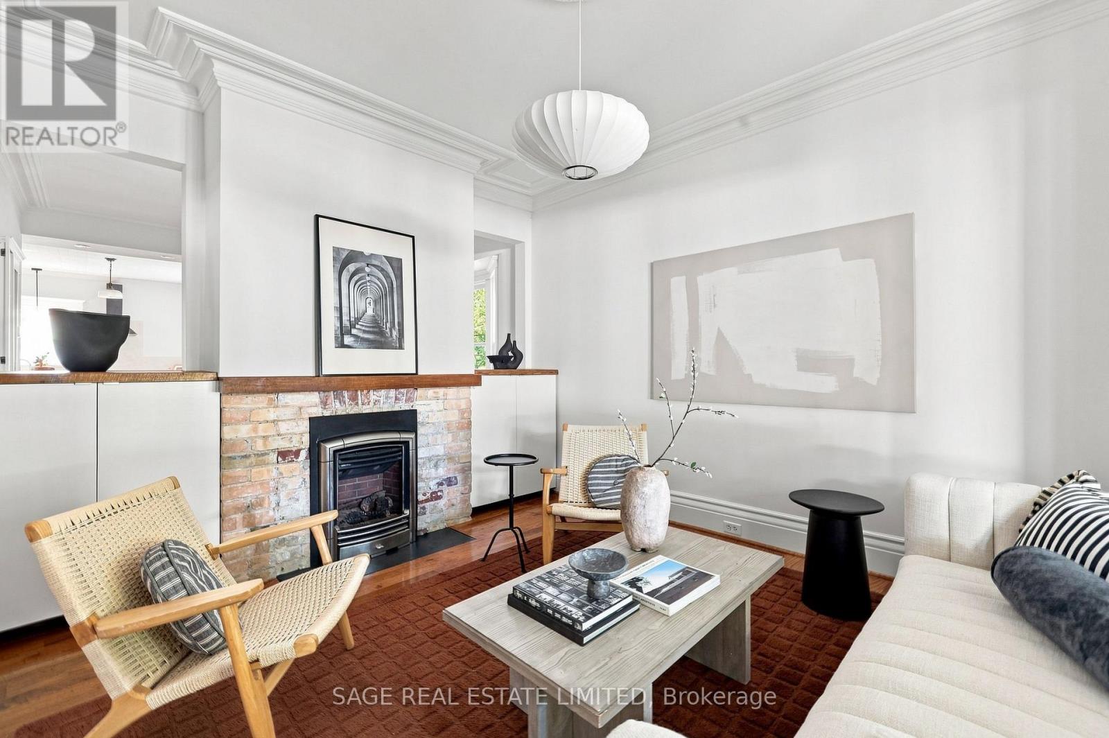 81 Woodfield Road, Toronto, Ontario  M4L 2W5 - Photo 4 - E13755710