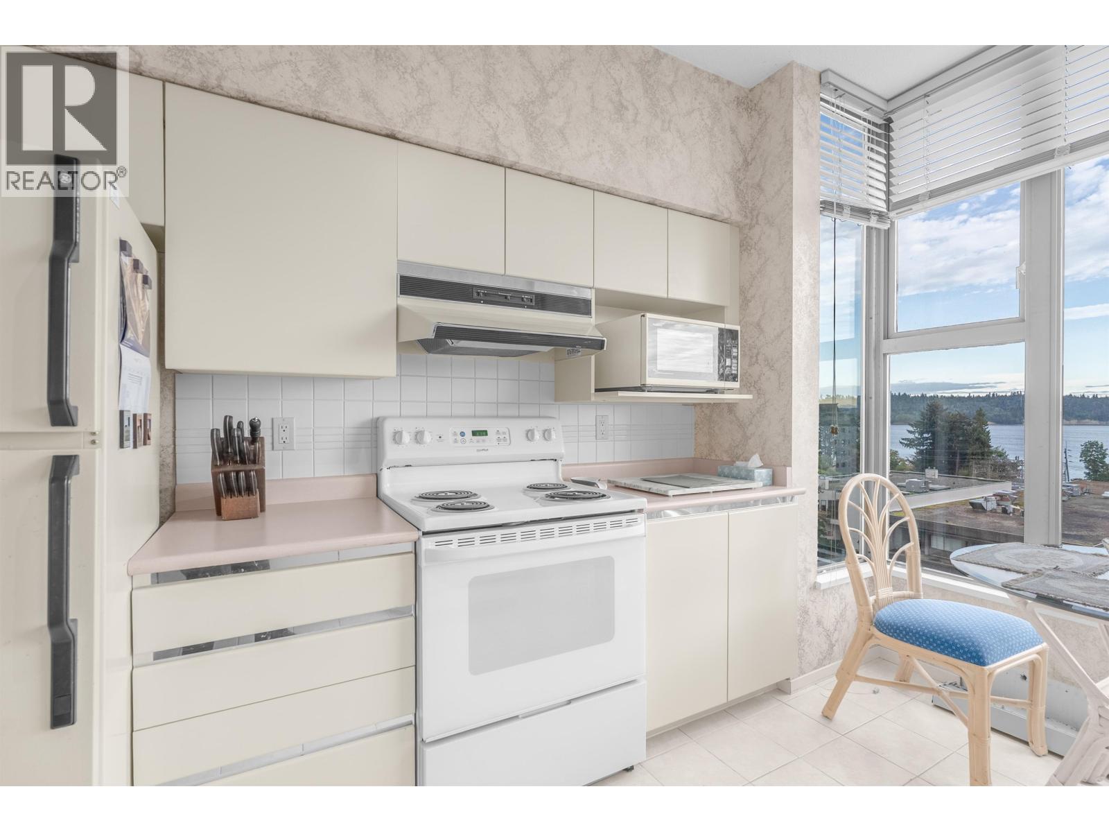 502 570 18th Street, West Vancouver, British Columbia  V7V 3V7 - Photo 5 - R3162237