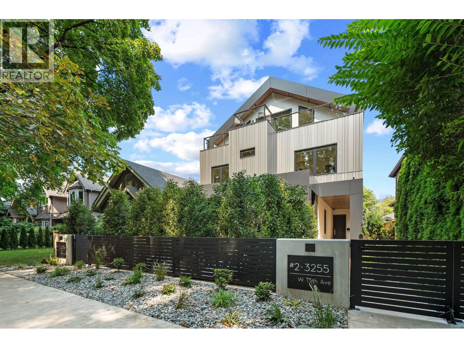 2 3255 W 13th Avenue, Vancouver, British Columbia  V6K 2V6 - Photo 1 - R3162246