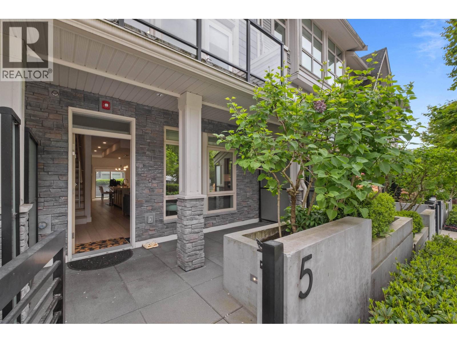 5 115 W Queens Road, North Vancouver, British Columbia  V7N 2K4 - Photo 2 - R3162256
