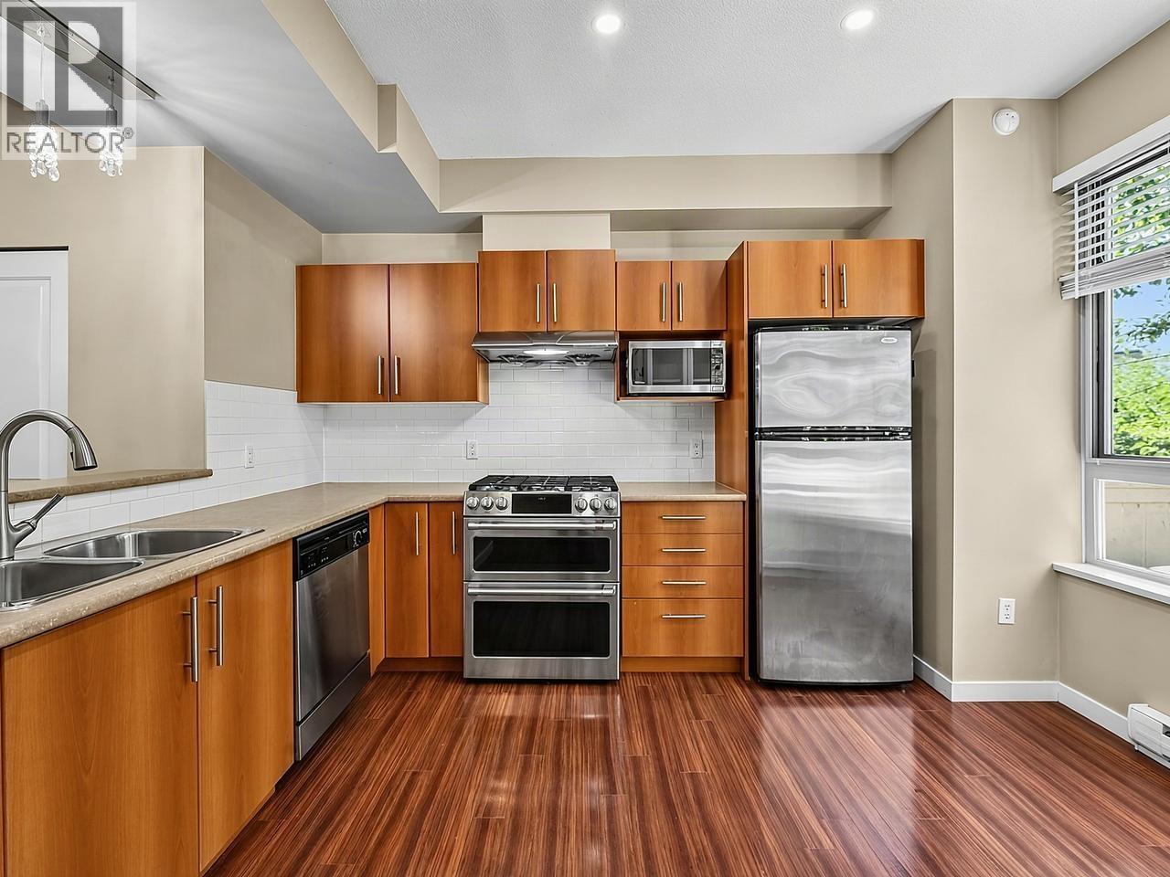 122 9229 University Crescent, Burnaby, British Columbia  V5A 4Z2 - Photo 3 - R3162259
