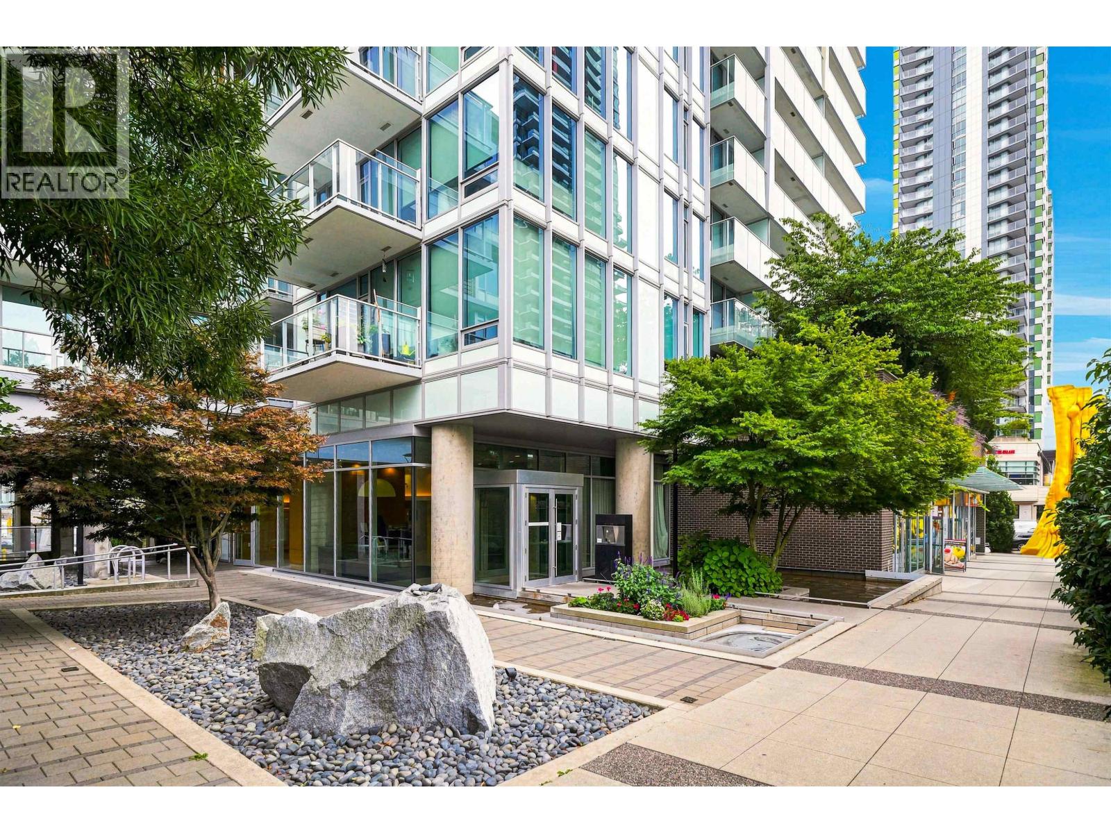 2409 8131 Nunavut Lane, Vancouver, British Columbia  V5X 0E2 - Photo 1 - R3162270