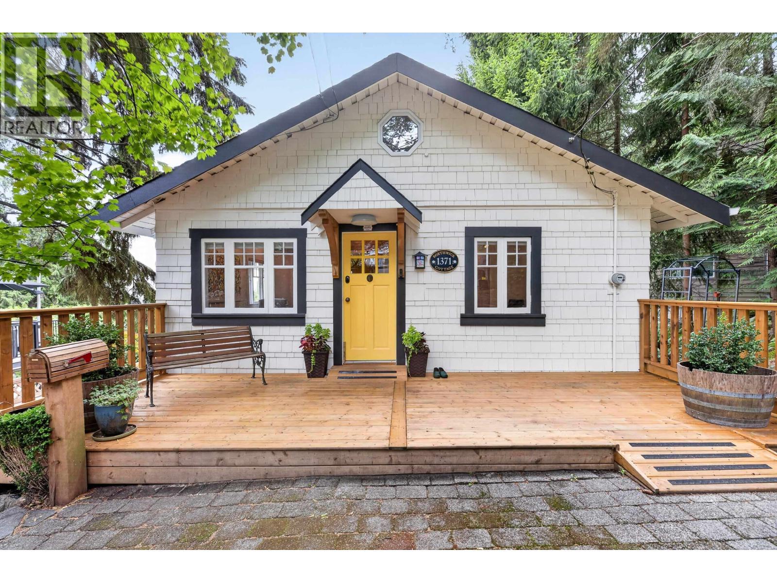 1371 BORTHWICK ROAD, north vancouver, British Columbia