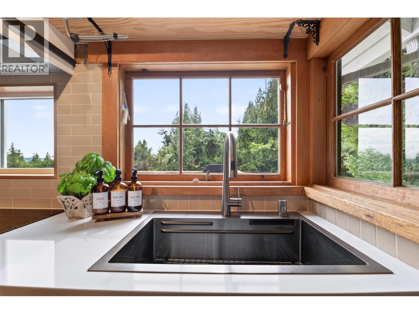1371 Borthwick Road, North Vancouver, British Columbia  V7K 1X9 - Photo 8 - R3162299