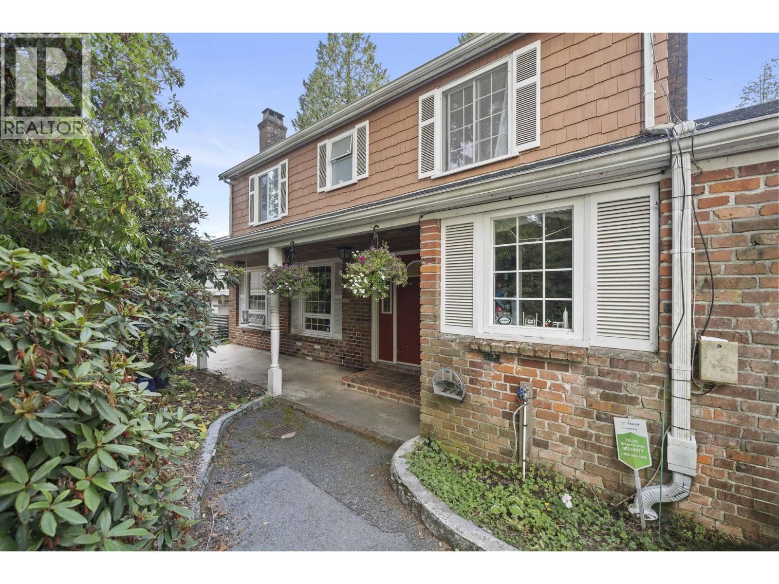 416 Fairway Street, Coquitlam, British Columbia  V3K 4G2 - Photo 2 - R3162304