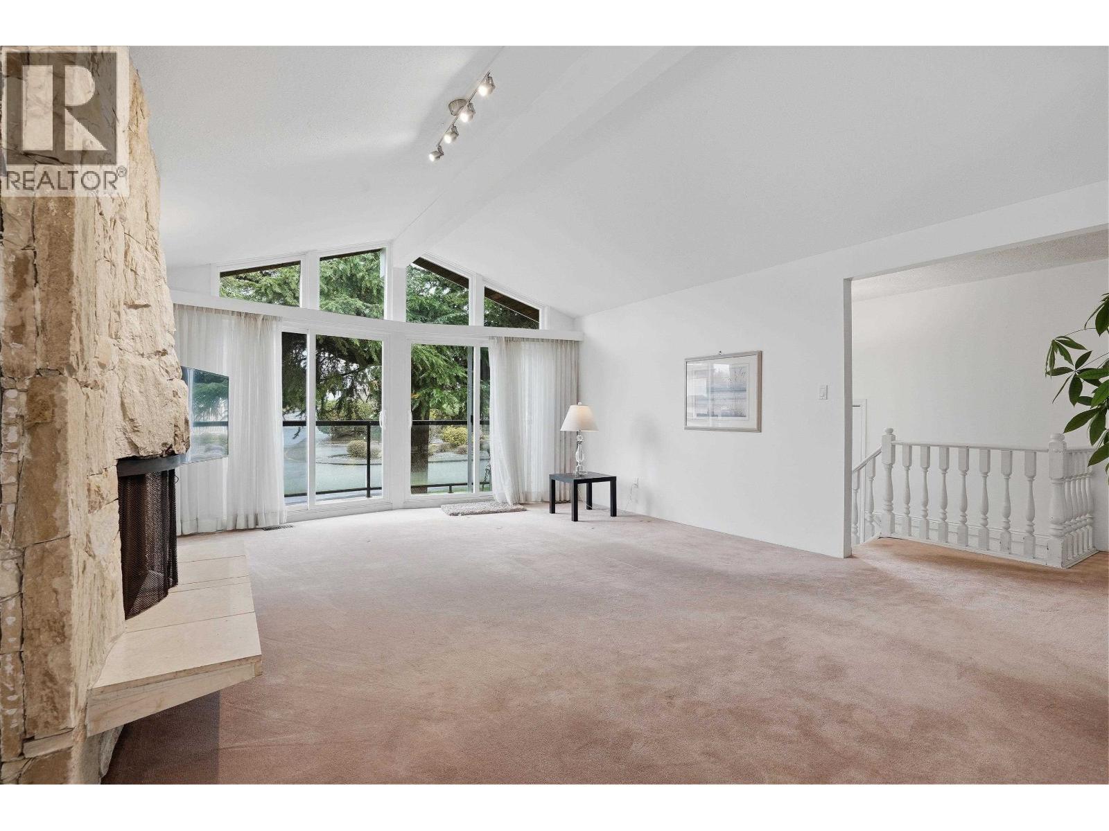 2030 Jordan Drive, Burnaby, British Columbia  V5B 4E8 - Photo 9 - R3162328
