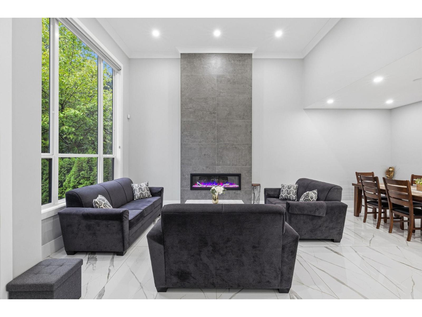 8995 Queen Mary Boulevard, Surrey, British Columbia  V3V 6R2 - Photo 2 - R3161692