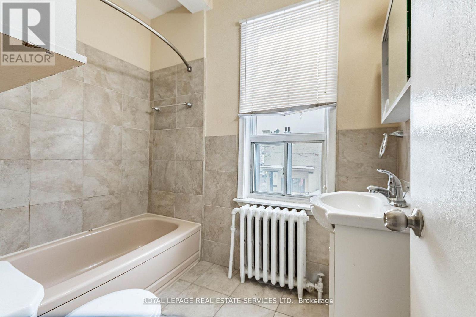 1160 Dufferin Street, Toronto, Ontario M6H 4B8 - Photo 10 - W13755630