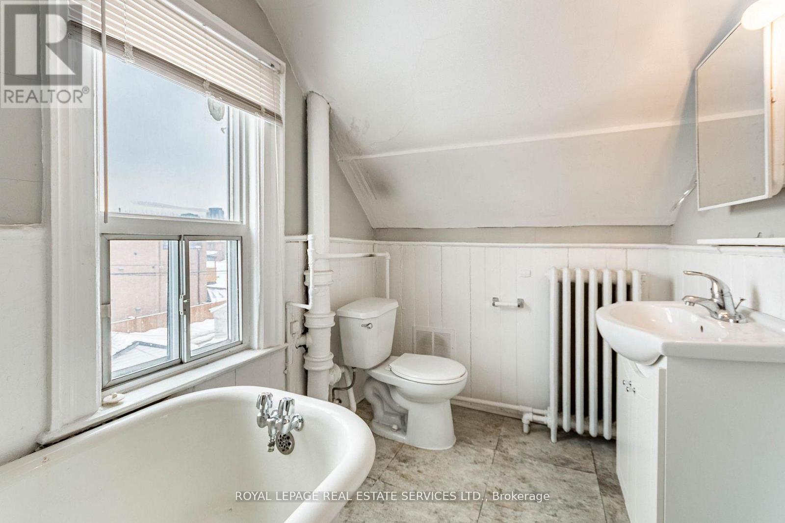 1160 Dufferin Street, Toronto, Ontario M6H 4B8 - Photo 13 - W13755630