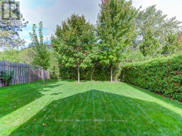 42 Mervyn Avenue, Toronto (Islington-City Centre West), Ontario  M9B 1N3 - Photo 3 - W13755740