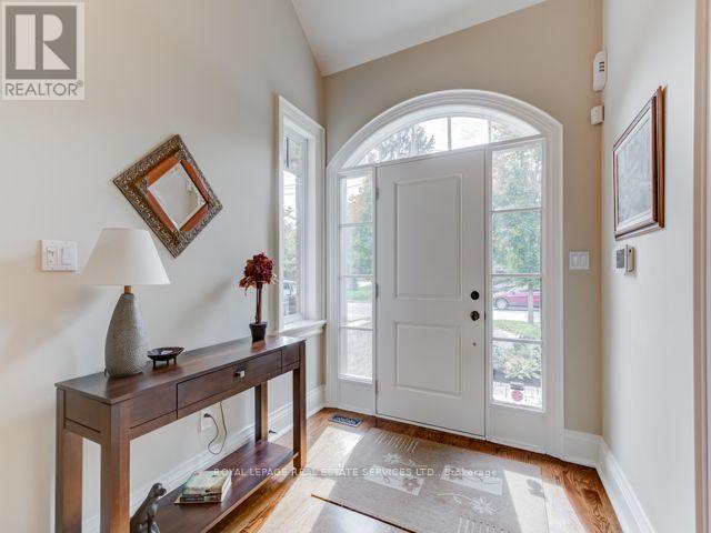 42 Mervyn Avenue, Toronto (Islington-City Centre West), Ontario  M9B 1N3 - Photo 4 - W13755740