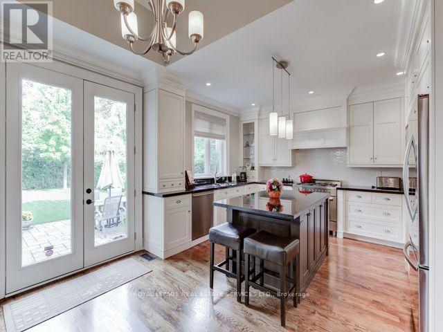 42 Mervyn Avenue, Toronto (Islington-City Centre West), Ontario  M9B 1N3 - Photo 9 - W13755740