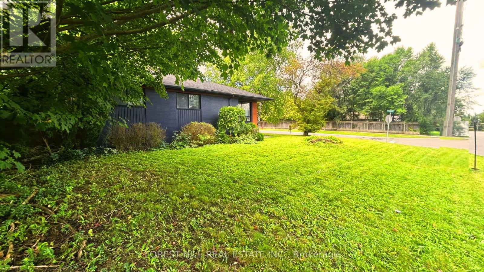 1 Willis Drive, Aurora, Ontario  L4G 2J8 - Photo 4 - N13754918