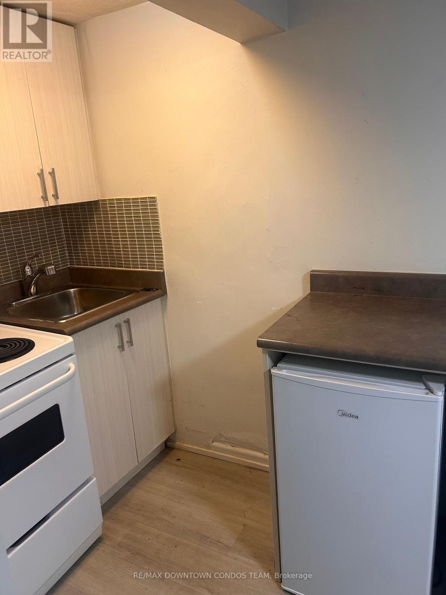 101 - 7 Thornburn Avenue, Toronto, Ontario  M6K 1C4 - Photo 6 - W13719730