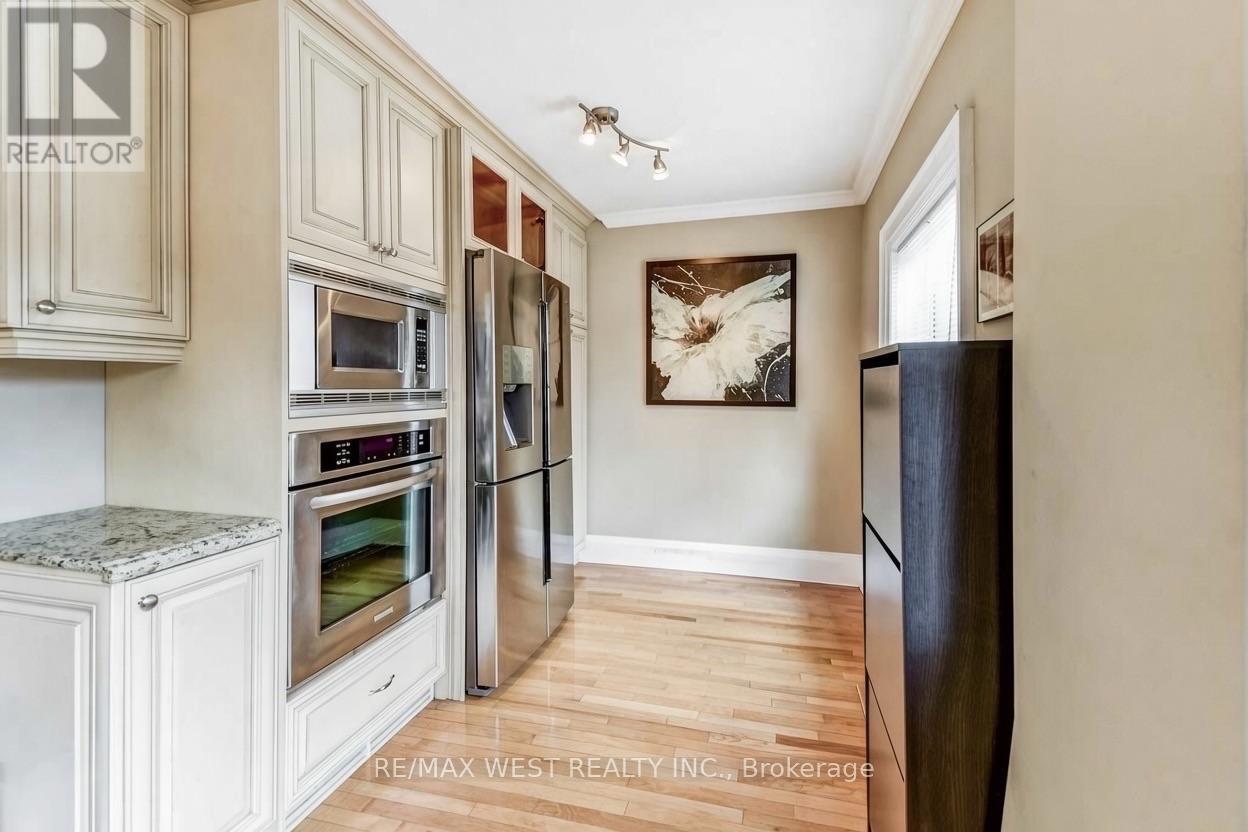 15 Wendover Road, Toronto, Ontario  M8X 2L1 - Photo 9 - W13711208