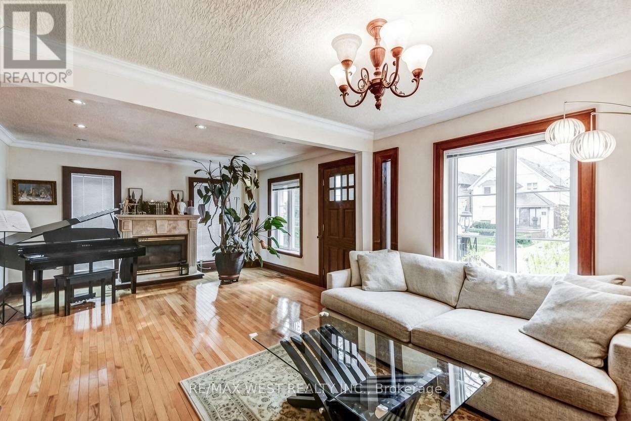 15 Wendover Road, Toronto, Ontario  M8X 2L1 - Photo 5 - W13711208