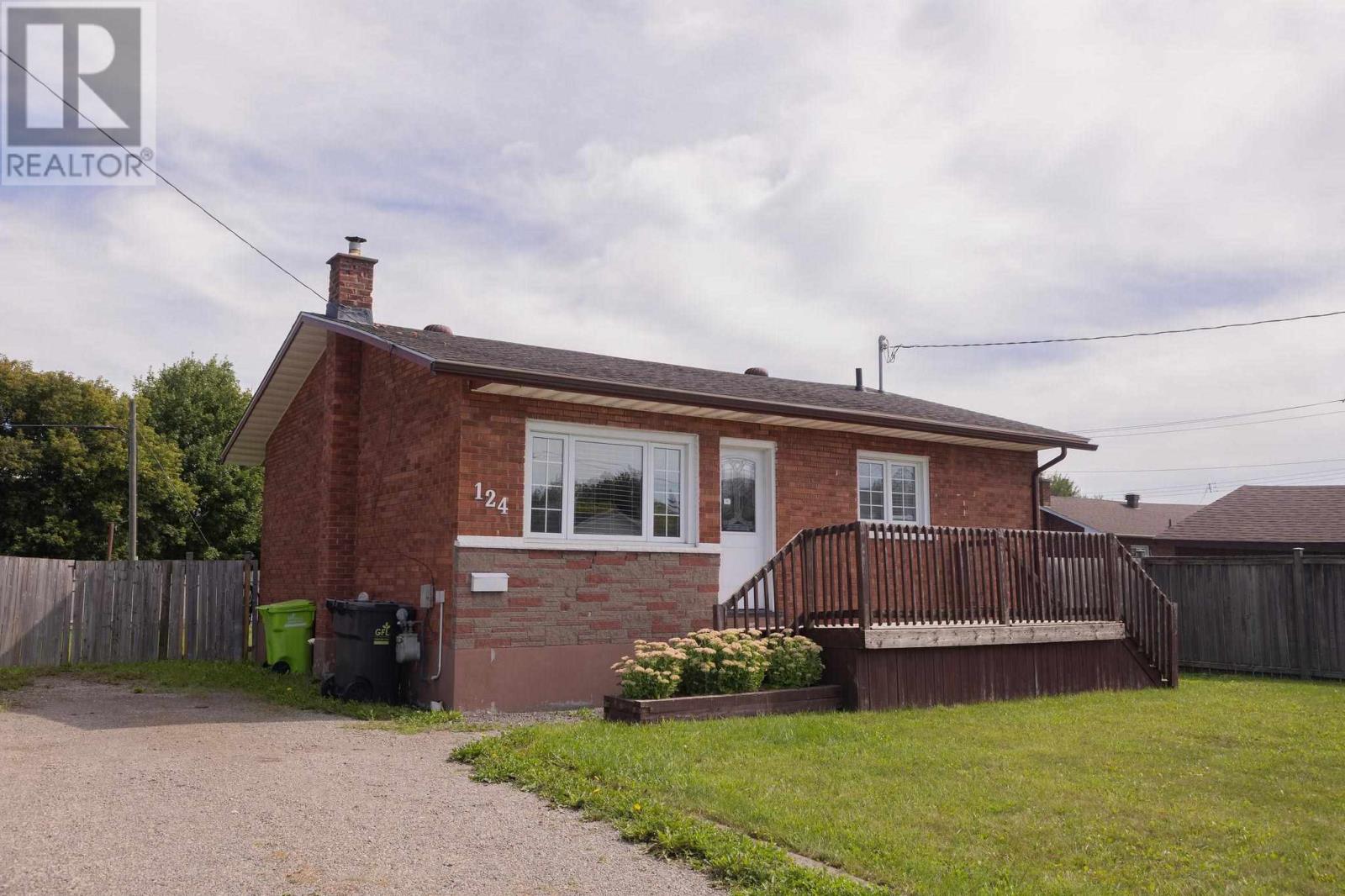 124 Mcfadden Ave, Sault Ste. Marie, Ontario  P6C 4T2 - Photo 2 - SM262458