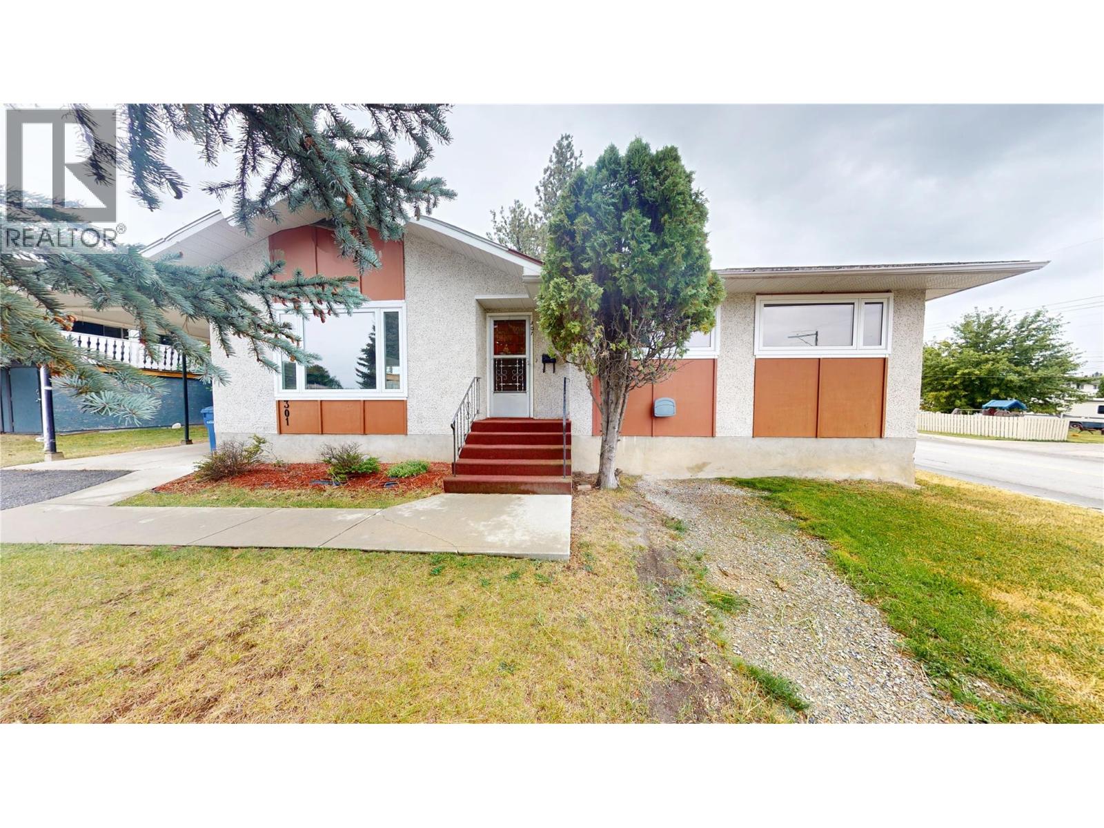 301 9th Street S, Cranbrook, British Columbia V1C 1R2 - Photo 1 - 10400085