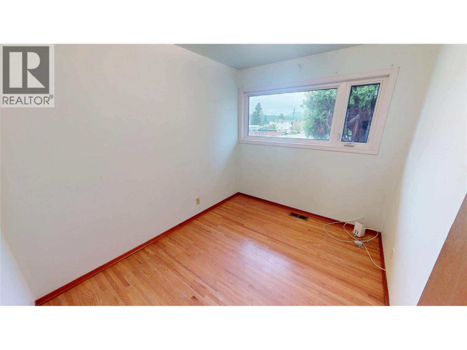 301 9th Street S, Cranbrook, British Columbia V1C 1R2 - Photo 10 - 10400085