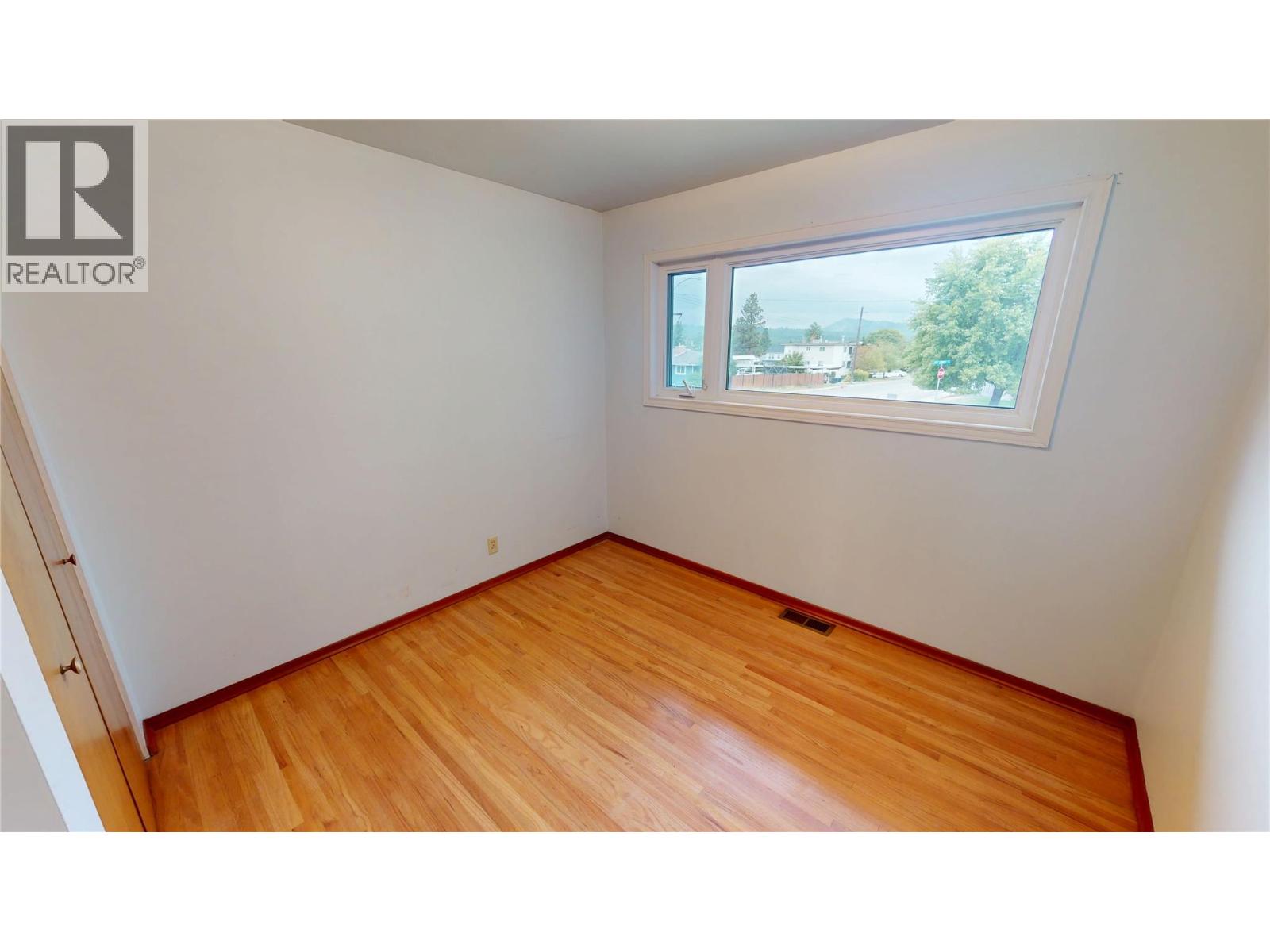 301 9th Street S, Cranbrook, British Columbia V1C 1R2 - Photo 11 - 10400085