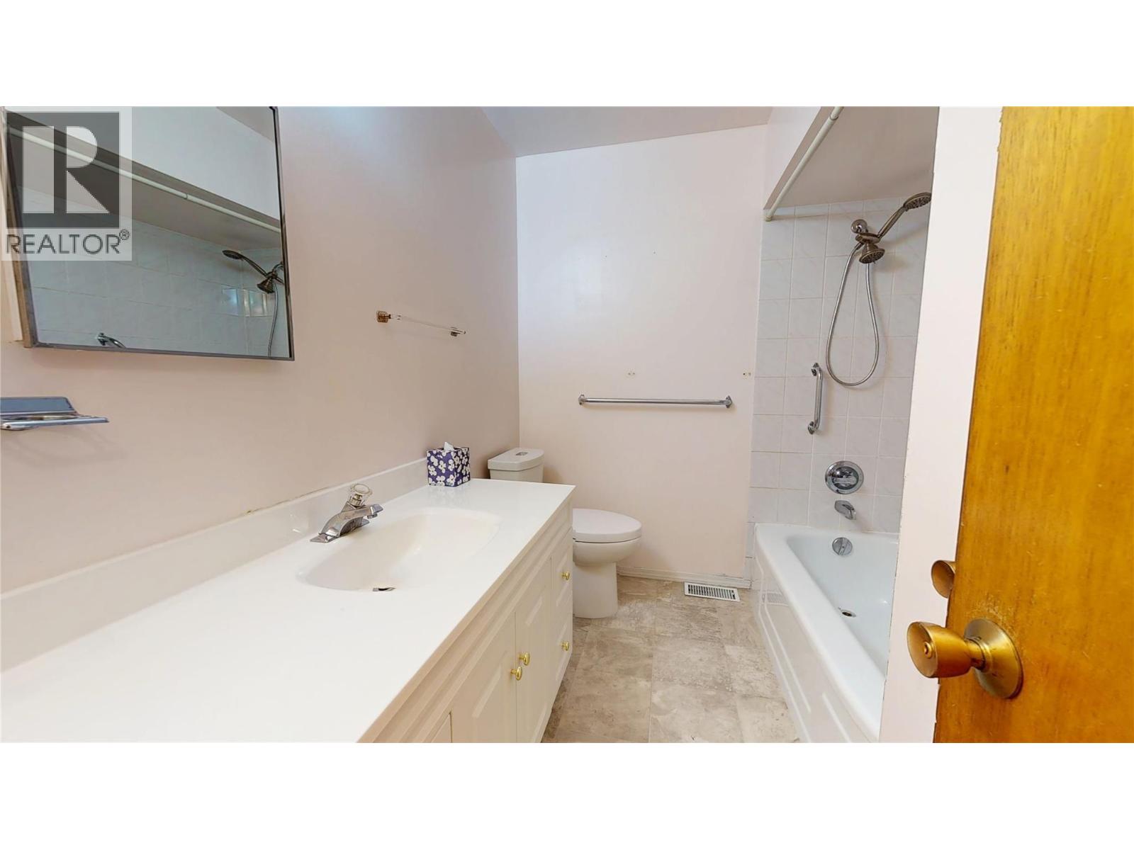 301 9th Street S, Cranbrook, British Columbia V1C 1R2 - Photo 12 - 10400085