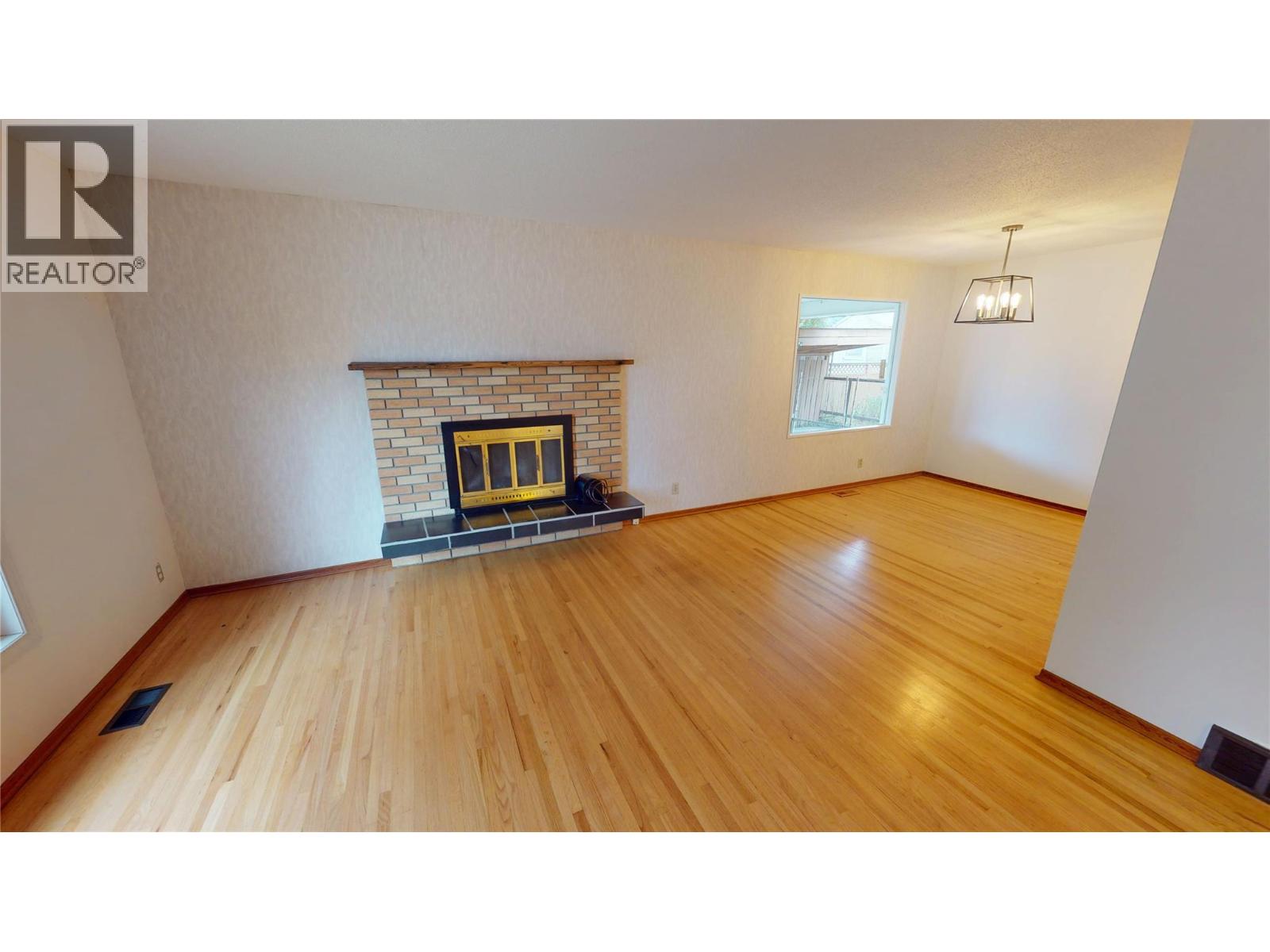 301 9th Street S, Cranbrook, British Columbia V1C 1R2 - Photo 4 - 10400085