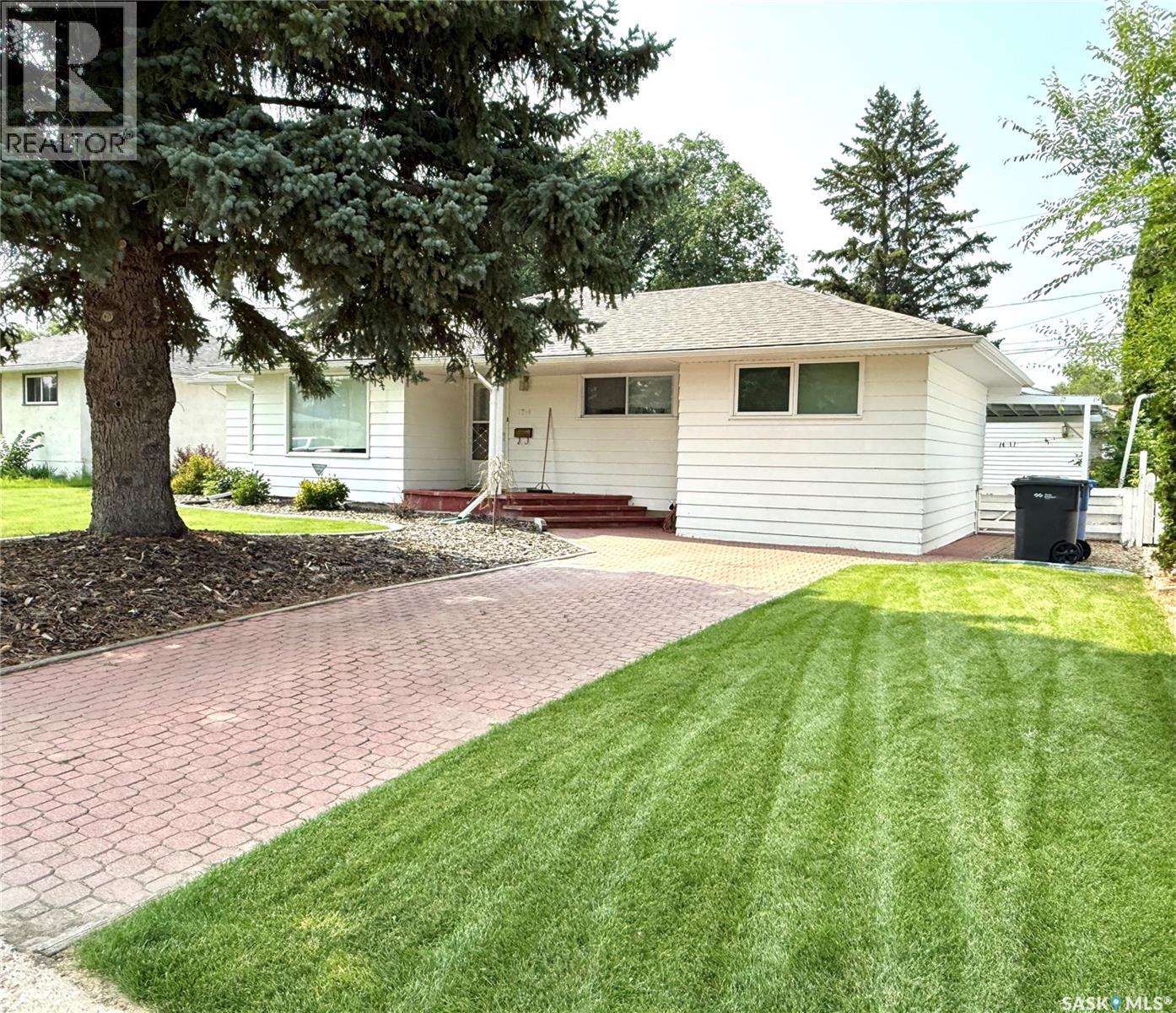 1711 93rd Street, North Battleford, Saskatchewan  S9A 0C7 - Photo 2 - SK047739
