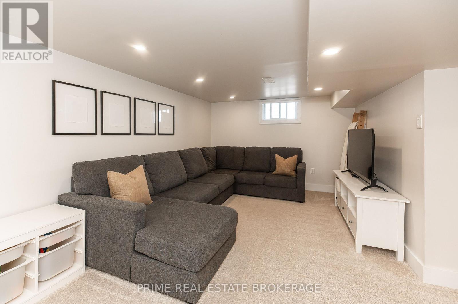 8 Pine Street, St. Thomas, Ontario  N5R 1L9 - Photo 34 - X13755826