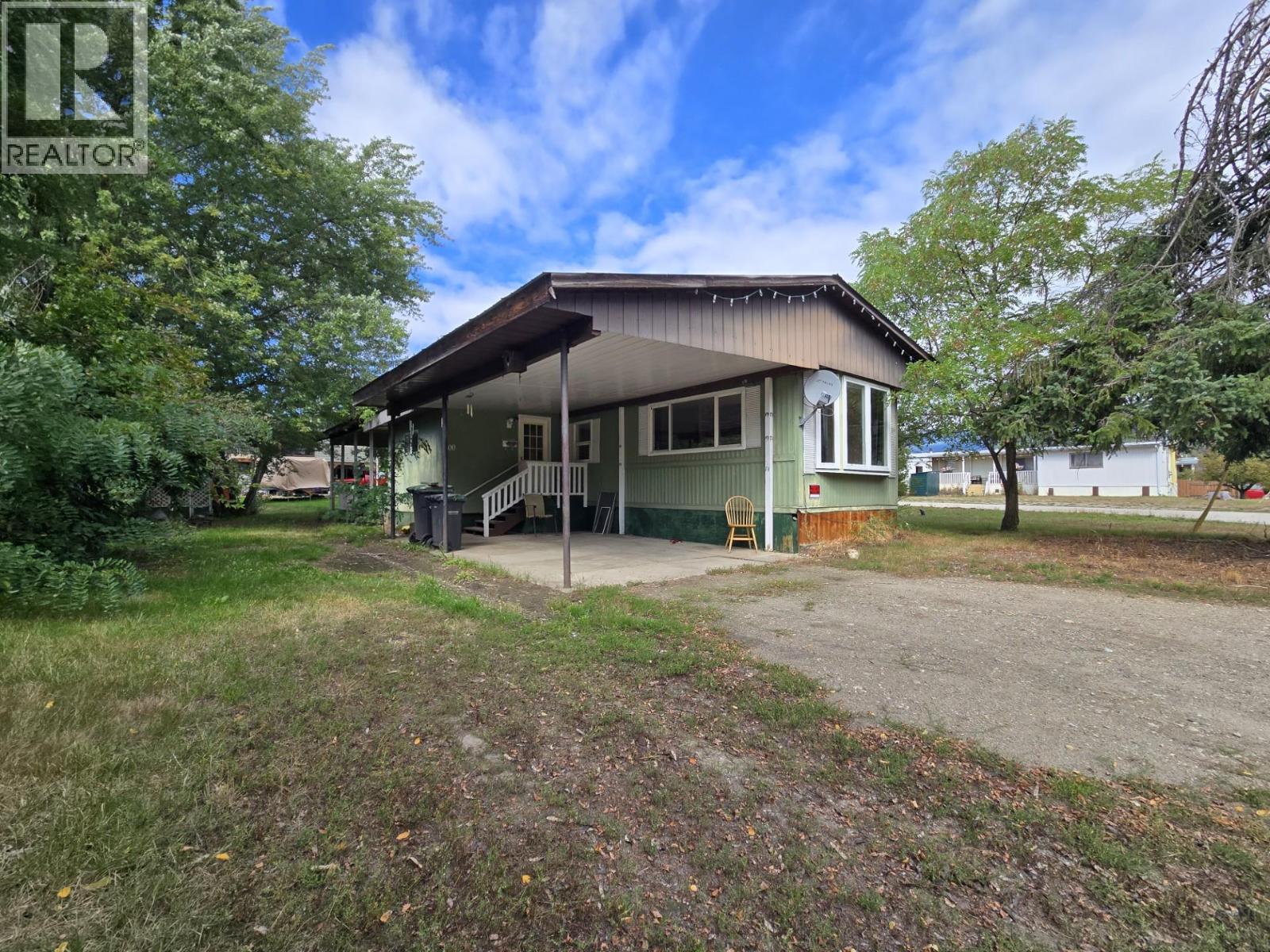 300 3rd Avenue, Castlegar, British Columbia V1N 2A6 - Photo 1 - 10384861