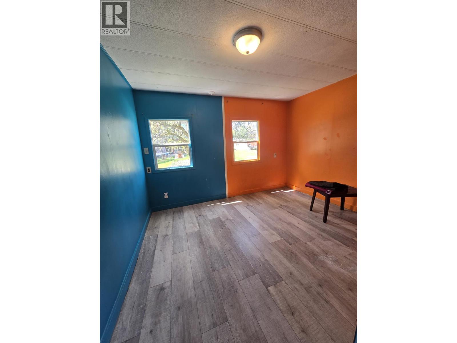 300 3rd Avenue, Castlegar, British Columbia V1N 2A6 - Photo 14 - 10384861