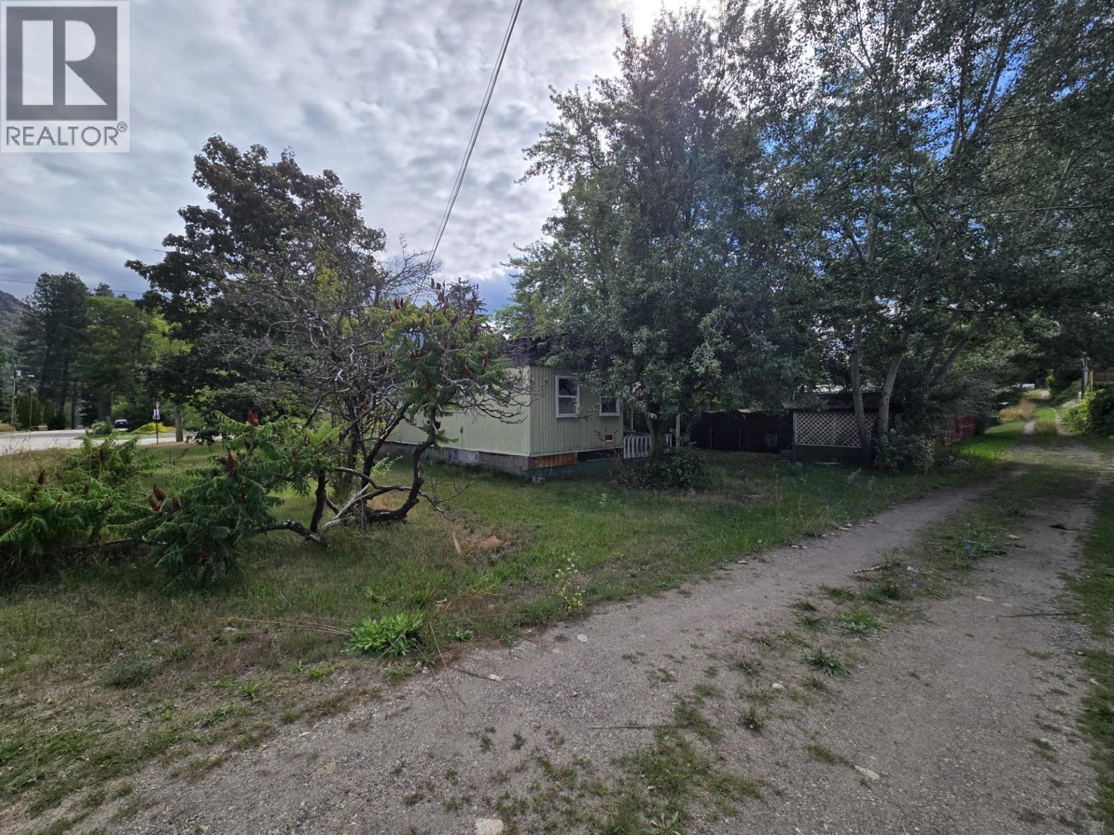300 3rd Avenue, Castlegar, British Columbia V1N 2A6 - Photo 3 - 10384861
