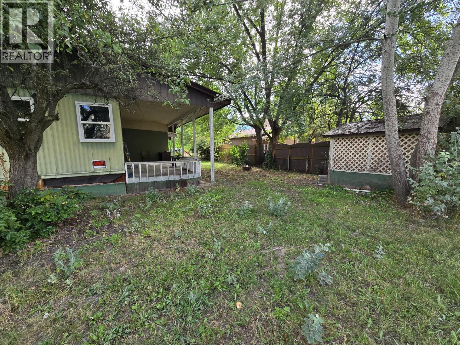 300 3rd Avenue, Castlegar, British Columbia V1N 2A6 - Photo 5 - 10384861
