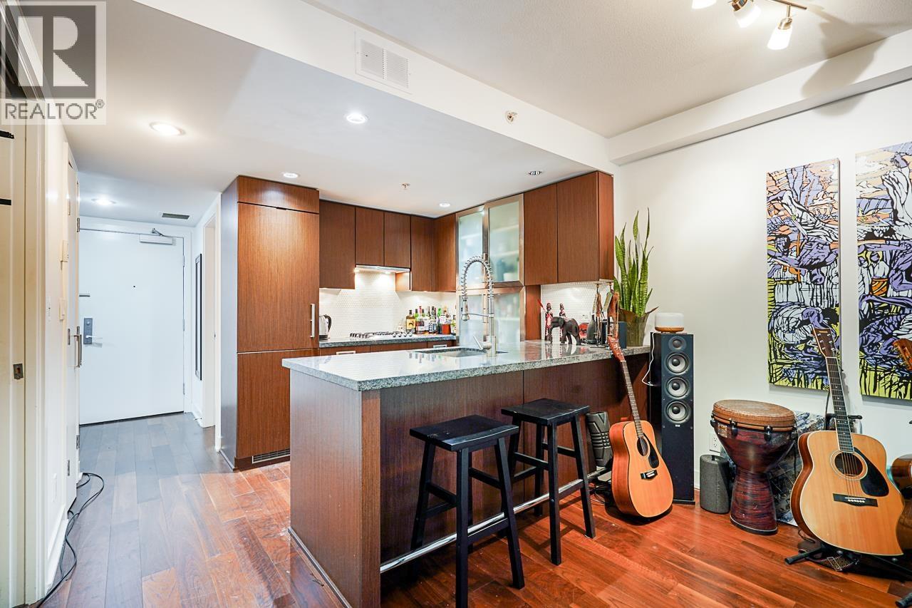 210 1055 Richards Street, Vancouver, British Columbia  V6B 0C2 - Photo 1 - R3162293