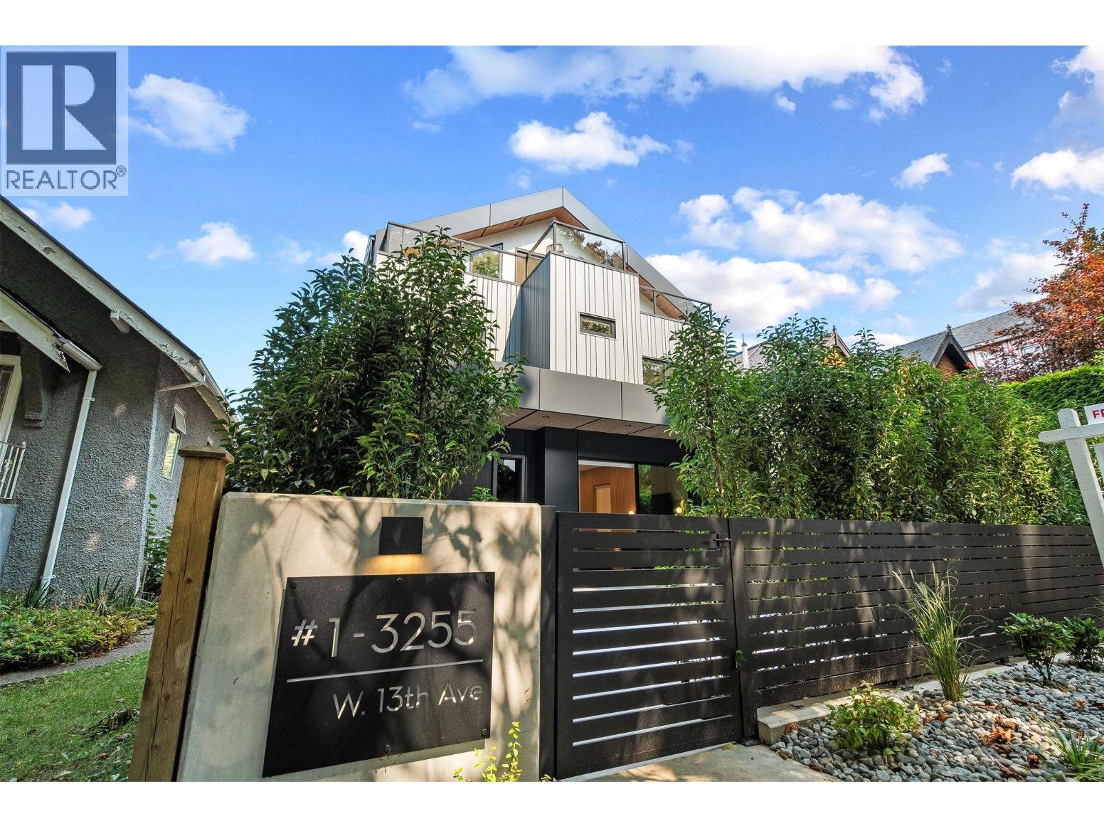 1 3255 W 13th Avenue, Vancouver, British Columbia  V6K 2V6 - Photo 2 - R3162239
