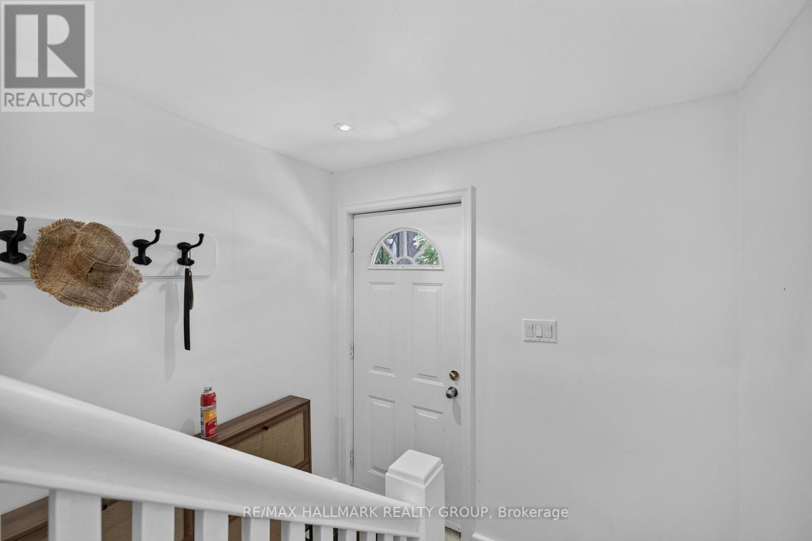 2 - 297 Royal Avenue, Ottawa, Ontario  K2A 1T6 - Photo 2 - X13756088