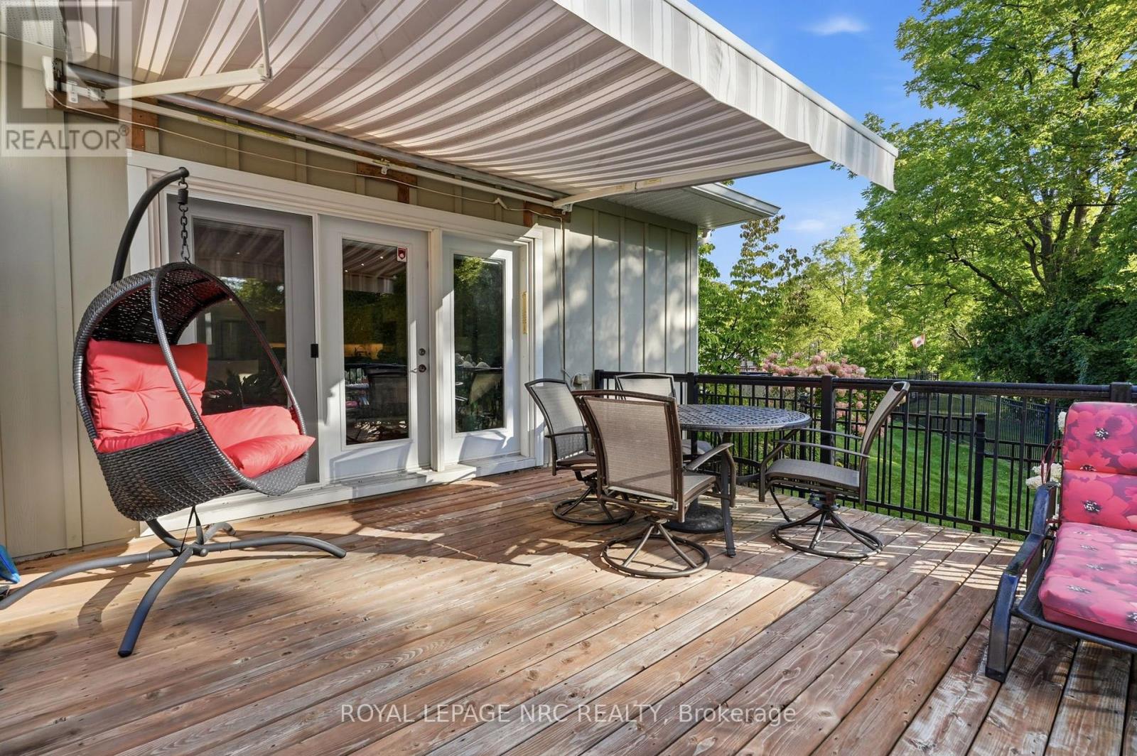 19 Stoneridge Crescent, Niagara-On-The-Lake, Ontario  L0S 1J1 - Photo 23 - X13756054